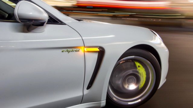 Електрическото Porsche Pajun ще има пробег от 500 км