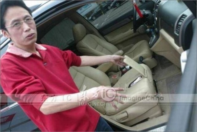 Караме, докато сме на тоалетната чиния?!?