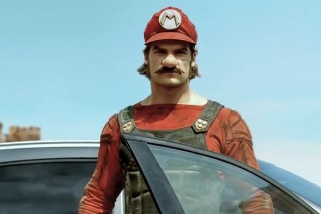 Супер Марио подкара новия Mercedes-Benz GLA