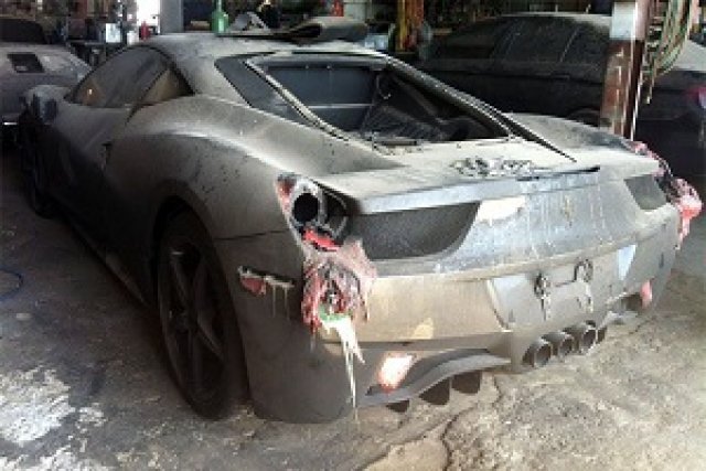 В САЩ изгоря автовоз със суперколи