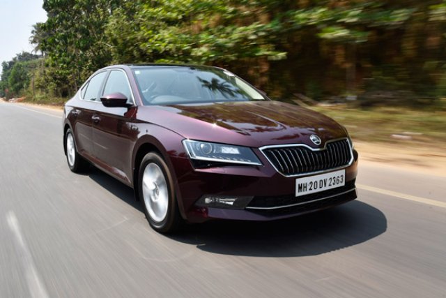 Skoda обеща хибриден Superb през 2019