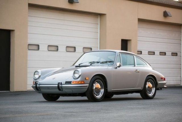 Защо това старо Porsche 911 е толкова скъпо?