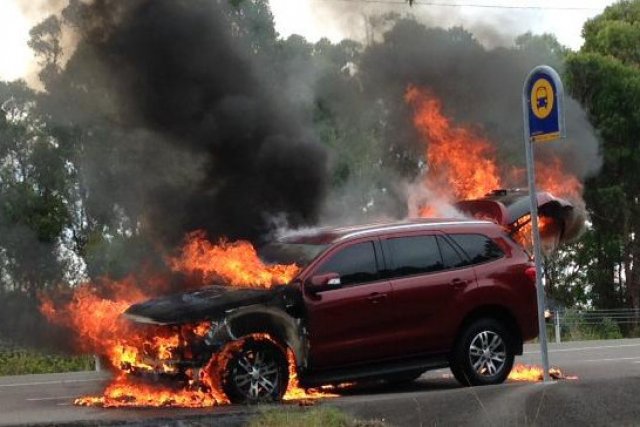 Ford Everest се подпали в ръцете на журналист