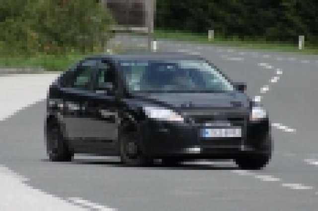 Първи шпионски снимки на новия Ford Focus