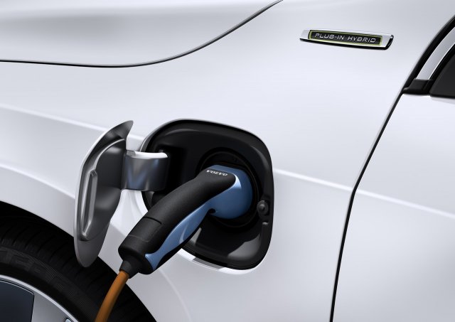 Volvo V60 Plug-in Hybrid тръгна серийно