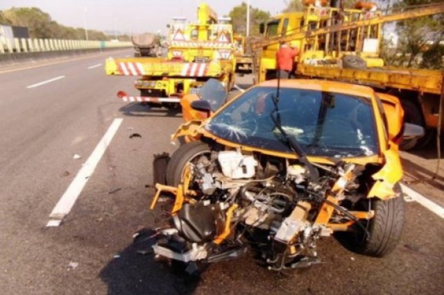 Приятели потрошиха Lamborghini при улично състезание