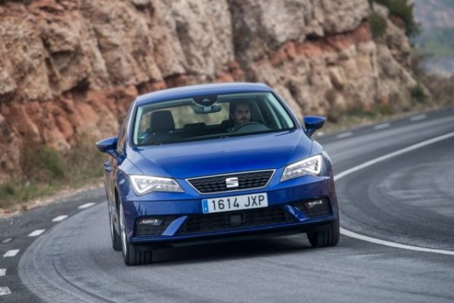 Напук на модата – новият Seat Leon става седан