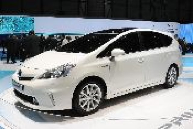 Toyota Prius+ побира седем
