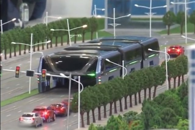 Автобус с 1400 места ще бори задръстванията