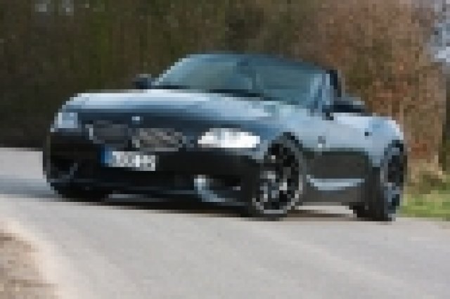 BMW Z4 изравнява сили с Ferrari 430 Scuderia