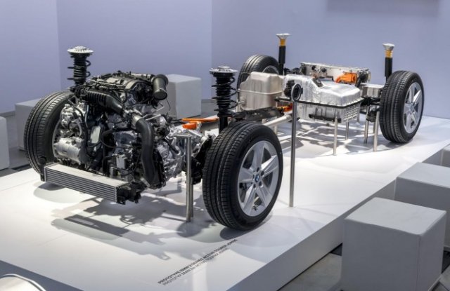 Хибридното BMW 2-Series Acive Tourer ще харчи едва 2 л/100 км.