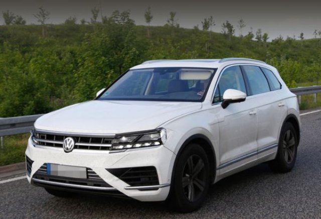 Хванаха новия Touareg без камуфлаж