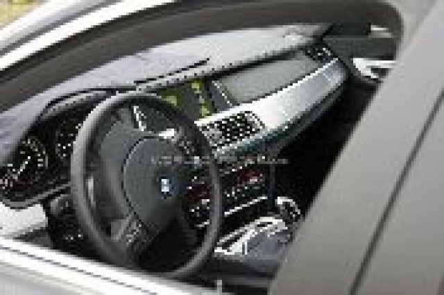 BMW 7-Series 2012 със съдействието на полицията