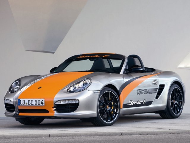 Шефът на Porsche: пускаме електрическа суперкола