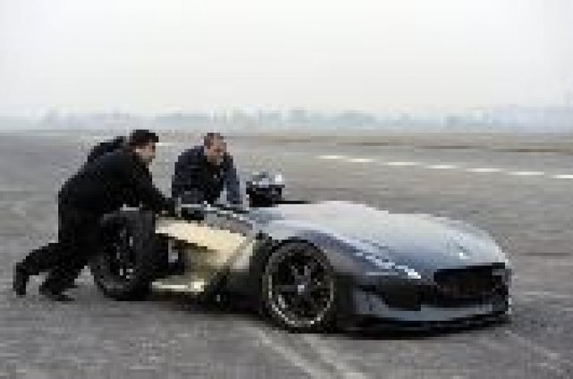 Концепцията на Peugeot EX1 поставя рекорди