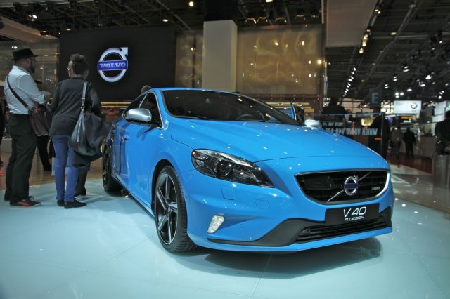 Volvo V40 се прицели във Volkswagen Golf R 