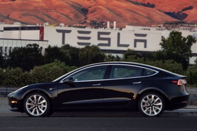 Tesla разгроми конкурентите си в САЩ през юли