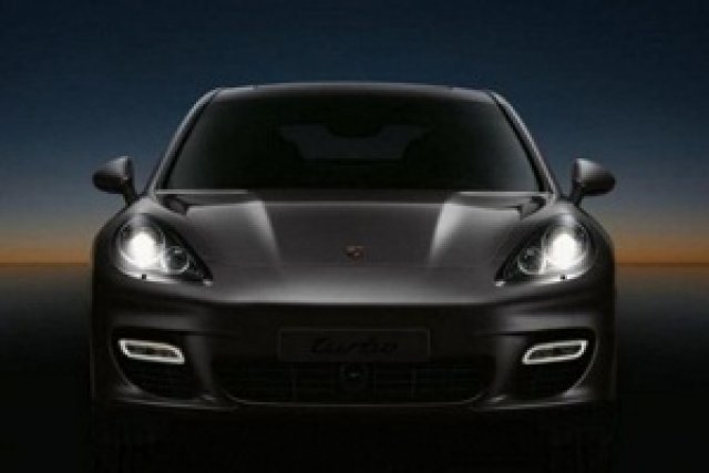 Porsche готви Ferrari Fighter