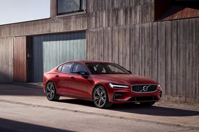 Volvo показа S60 в Щатите