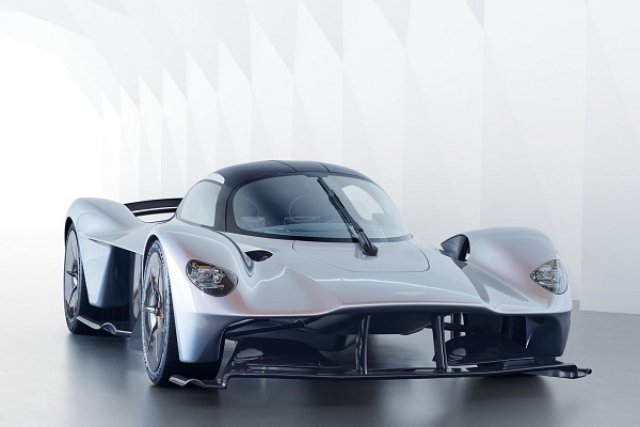 Aston Martin разработва конкурент на Ferrari 488