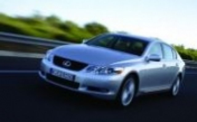 Lexus GS: нов, по-мощен 8-цилиндров автомобил