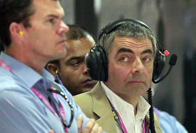 Роуън Аткинсън отново катастрофира