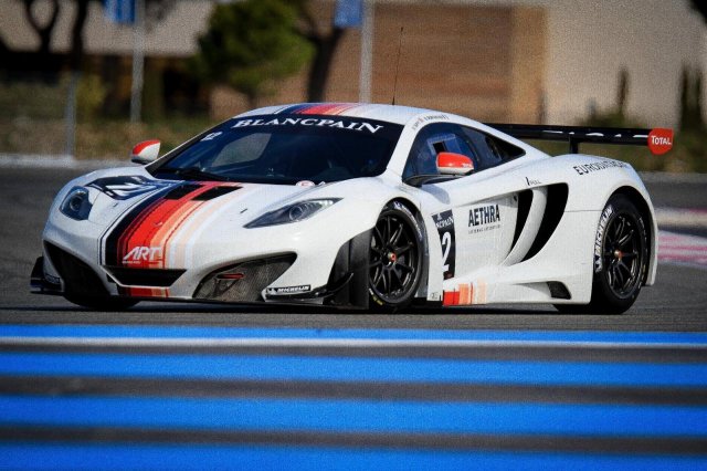 Дебютът на състезателня McLaren MP4-12C