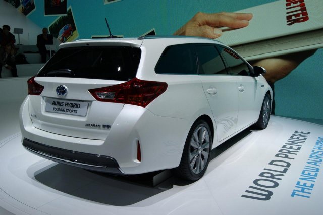 Toyota Auris става комби