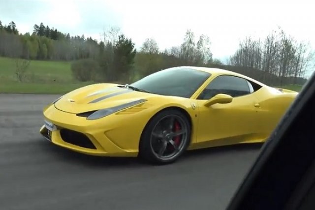 Тунингован Golf засрами Ferrari 458