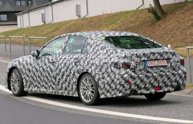 В Lexus дават нов шанс на GS