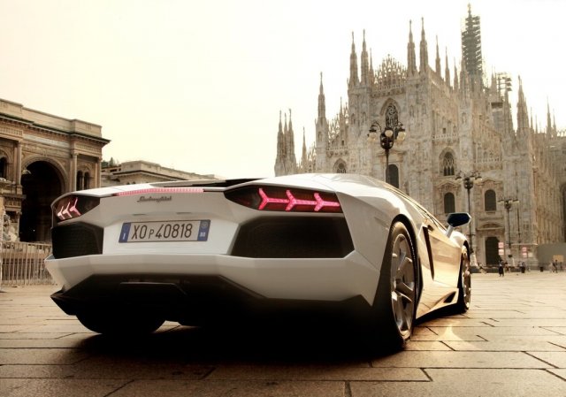 Lamborghini пуска SV-версия на Aventador