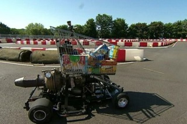 Британец вдигна 115 км/ч с пазарска количка