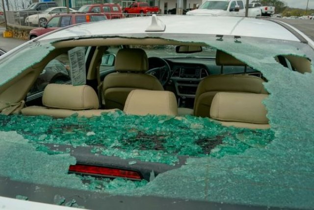 Градушка потроши хиляди коли в САЩ (ВИДЕО)