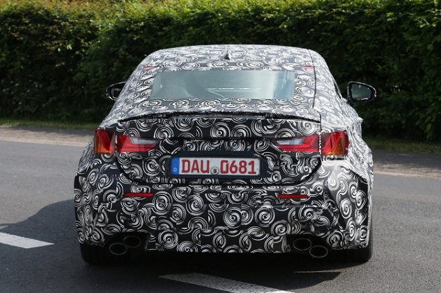 Lexus IS F Coupe излиза срещу BMW M4 Coupe