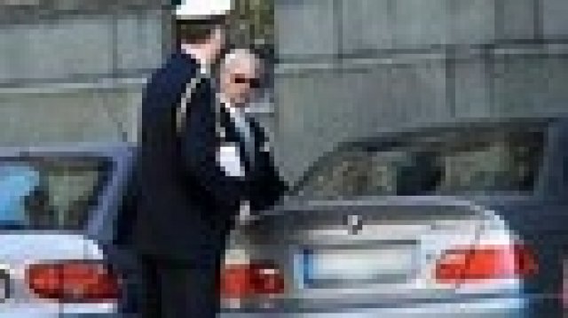 Шведски полицаи глобяват Крал Густав за неправилно паркиране