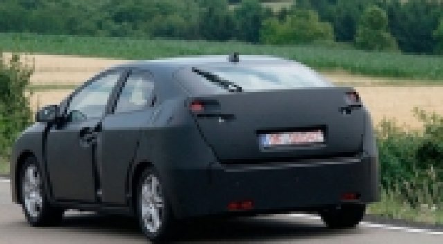 Honda вече тества новото поколение на Civic