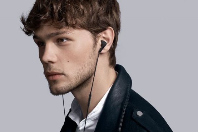 Новите слушалки Beoplay E4: Mодерни, стилни и с още по-добра технология за изолиране на външния шум