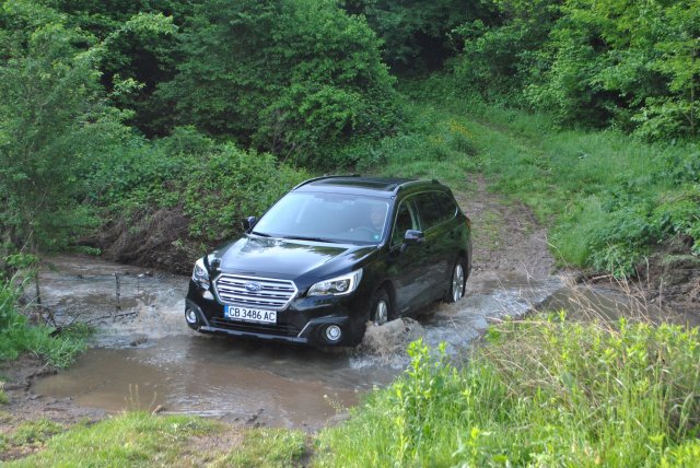 Subaru Outback - всъдеходно комби за пример