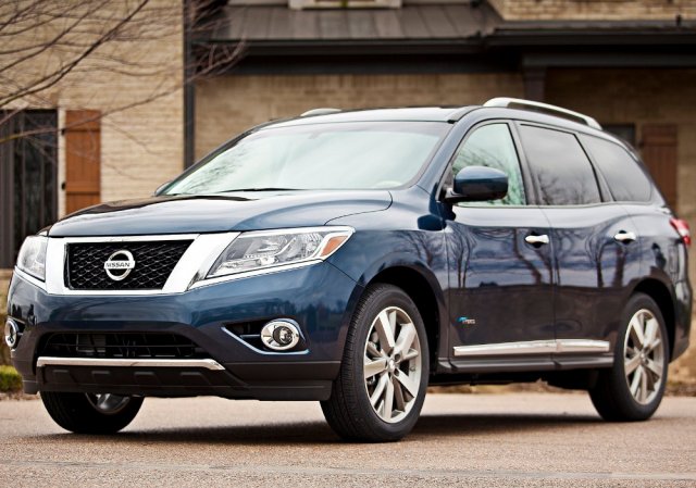 Nissan спира производството на два хибрида