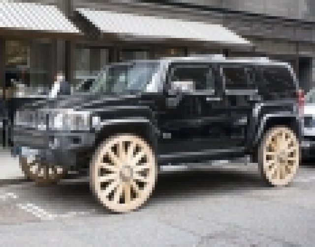 Hummer H3…….с дървени колела
