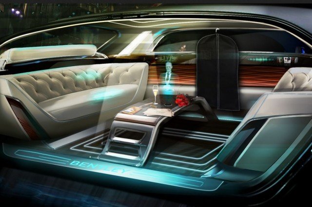 Bentley разработва холограмни икономи за луксозните си коли