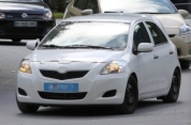 Идва новата Toyota Yaris, този път и като хибрид