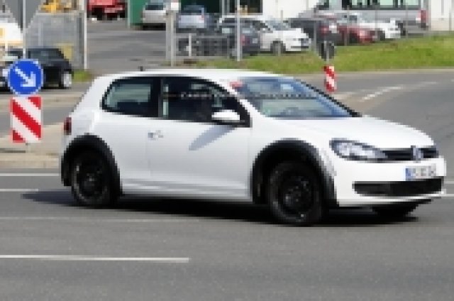 Първи снимки от тестове на новия Golf