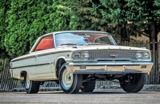 Запознайте се с Galaxie - първата суперкола на Ford