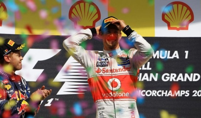 Свирепа катастрофа и победа на Бътън в Гран при на Белгия