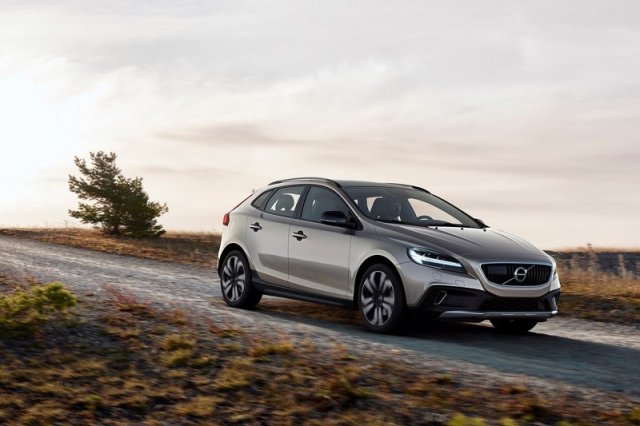 Volvo префасонира V40 и V40 Cross Country