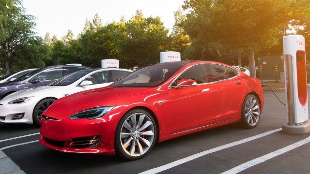 Кризата на пазара удари и електромобилите