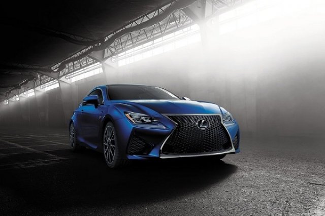 Lexus RC F излиза и като седан