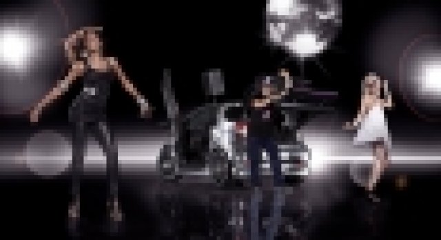 Превърнаха Toyota iQ в дискотека