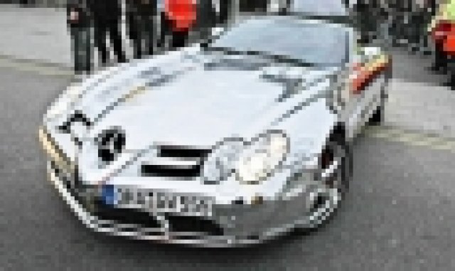 Хромиран Mercedes SLR, новата мода при футболистите
